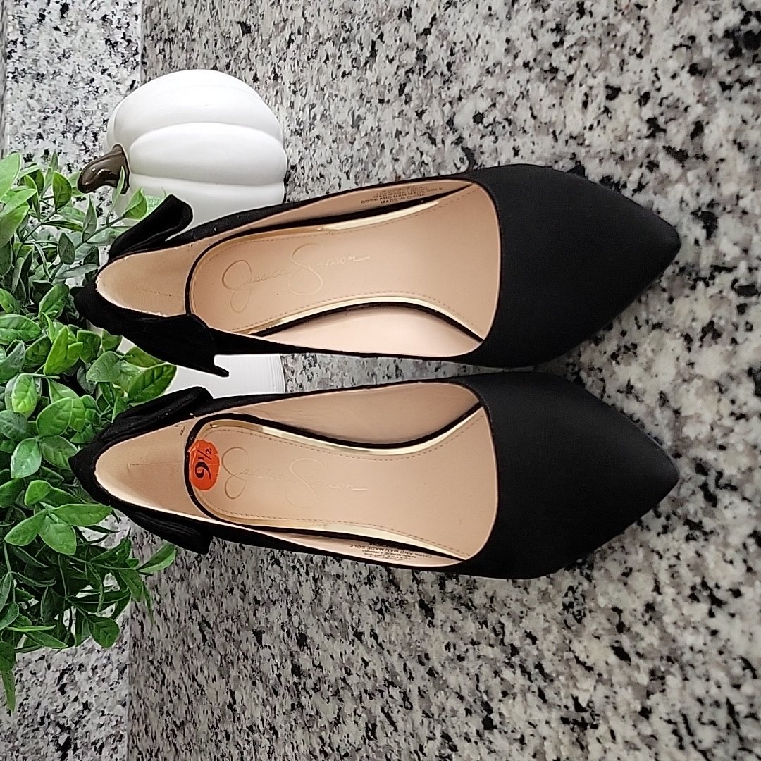 Velveeten Elegant Jessica Simpson Black Women's Heels With Bow In The Back.